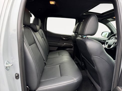 Used 2021 Toyota Tacoma TRD Off-Road image 18