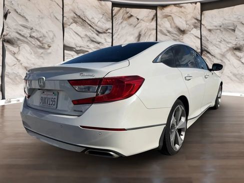 Used 2018 Honda Accord Touring image 6