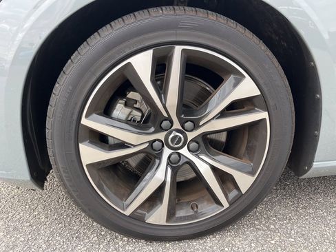 Used 2024 Volvo S60 B5 Core image 9