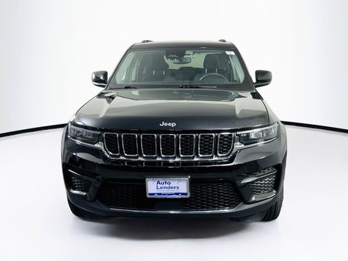 Used 2023 Jeep Grand Cherokee Laredo w/ Luxury Tech Group I AWD/4WD image 2