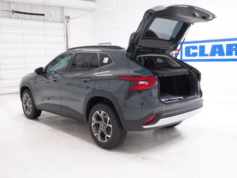 New 2026 Chevrolet Trax LT w/ LT Convenience Package image 8