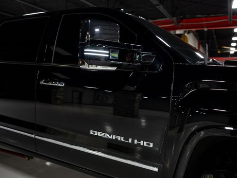 Used 2017 GMC Sierra 2500 Denali w/ Duramax Plus Package AWD/4WD image 26