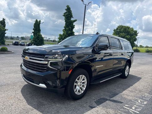Used 2022 Chevrolet Suburban LT AWD/4WD image 17