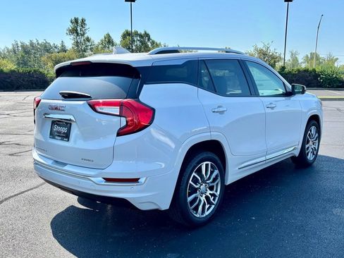 Used 2022 GMC Terrain Denali w/ Denali Premium Package AWD/4WD image 8