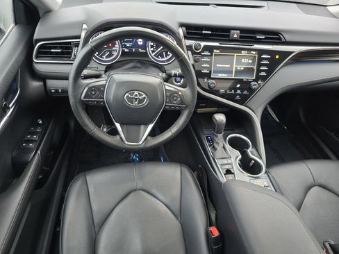 Used 2020 Toyota Camry XLE image 25
