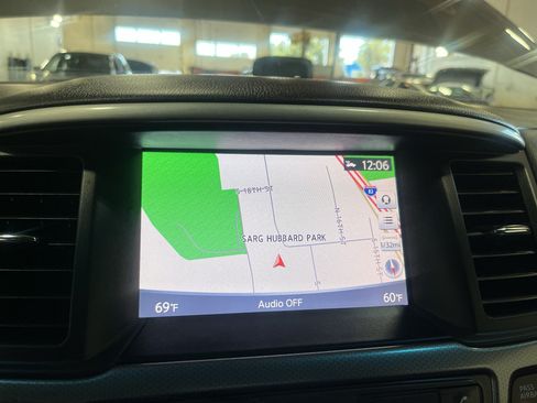 Used 2019 Nissan Pathfinder SL FWD image 33