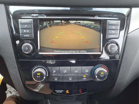 Used 2021 Nissan Rogue Sport S image 15