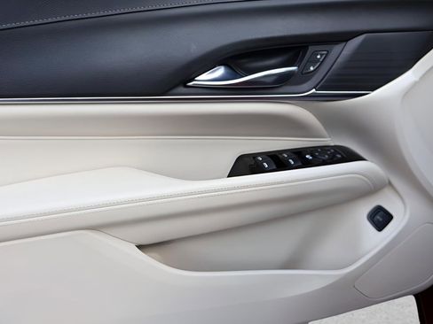 Certified 2023 Cadillac CT4 Luxury w/ Cold Weather Package image 9