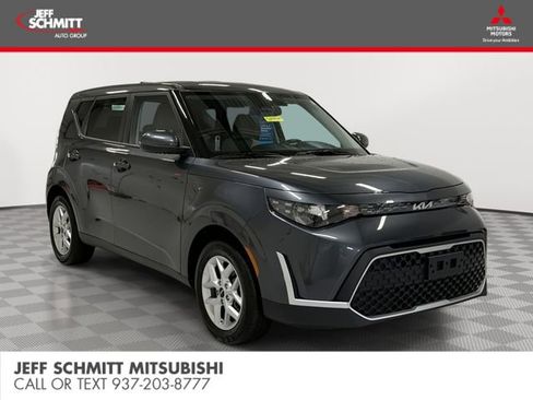 Used 2025 Kia Soul LX FWD image 1