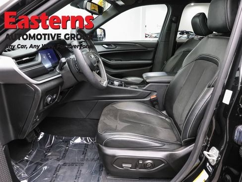 Used 2024 Jeep Grand Cherokee Laredo AWD/4WD image 14