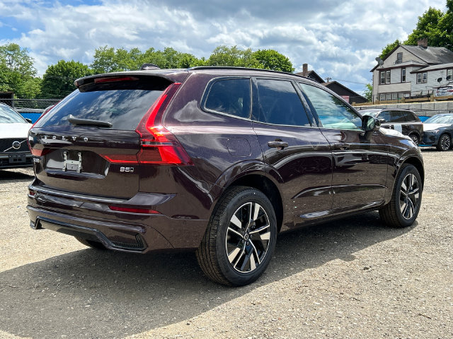 Used 2026 Volvo XC60 B5 Plus w/ Protection Package Premier AWD/4WD image 4