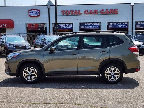 Used 2024 Subaru Forester Premium AWD/4WD image 2