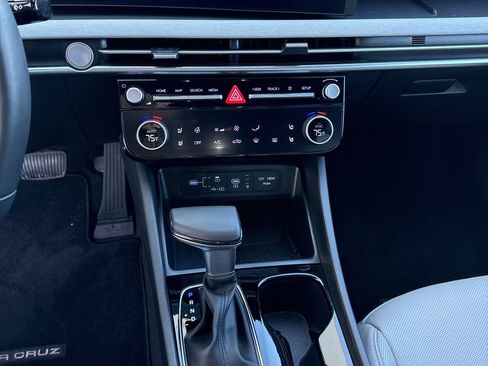 Certified 2025 Hyundai Santa Cruz Limited image 25