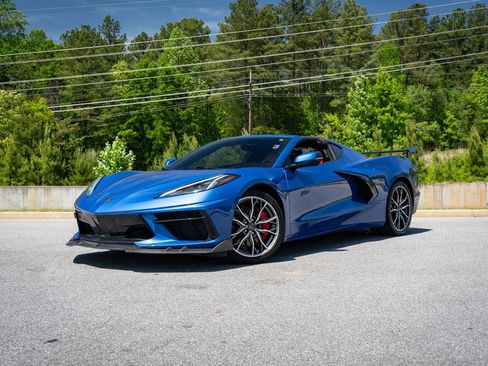 Used 2023 Chevrolet Corvette Stingray Preferred Cpe w/ Z51 Performance Package RWD image 3