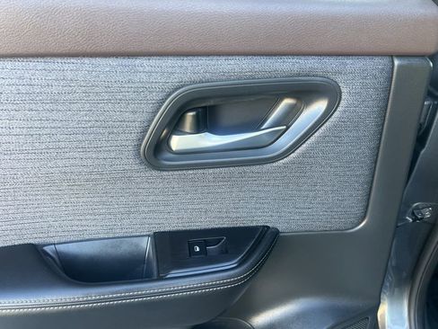 Used 2023 Nissan Rogue SV FWD image 27