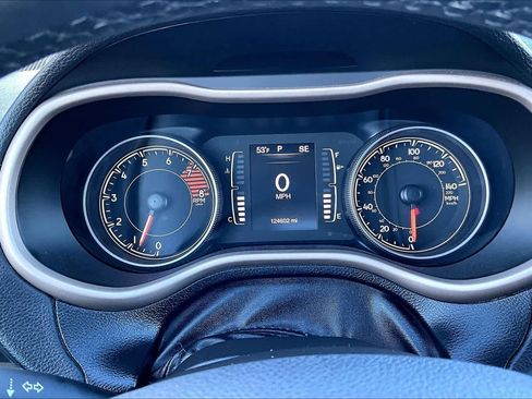 Used 2017 Jeep Cherokee Latitude w/ Comfort/Convenience Group image 18