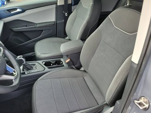 Certified 2024 Volkswagen Taos SE w/ Panoramic Sunroof Package image 18