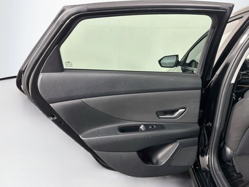Used 2025 Hyundai Elantra SEL w/ Cargo Package FWD image 27