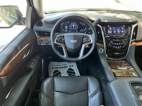 Used 2017 Cadillac Escalade Luxury RWD image 32