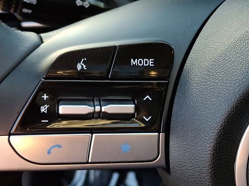 Certified 2024 Hyundai Elantra Limited FWD image 21