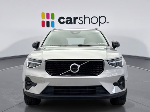 Used 2025 Volvo XC40 B5 Plus image 8