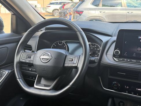 Used 2025 Nissan Rogue SV FWD image 31