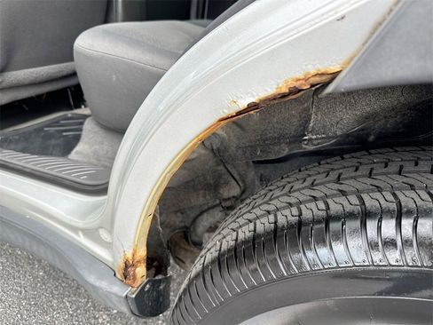 Used 2005 MAZDA Tribute I image 32