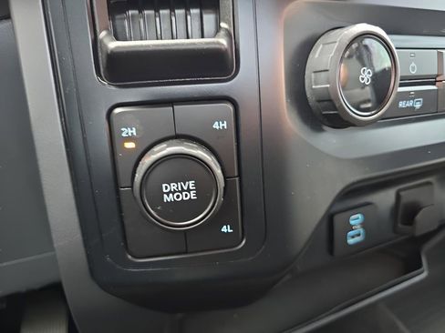 Used 2023 Ford F150 XLT AWD/4WD image 16
