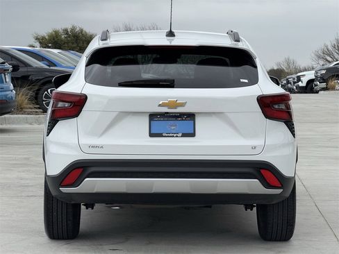 Certified 2025 Chevrolet Trax LT image 5