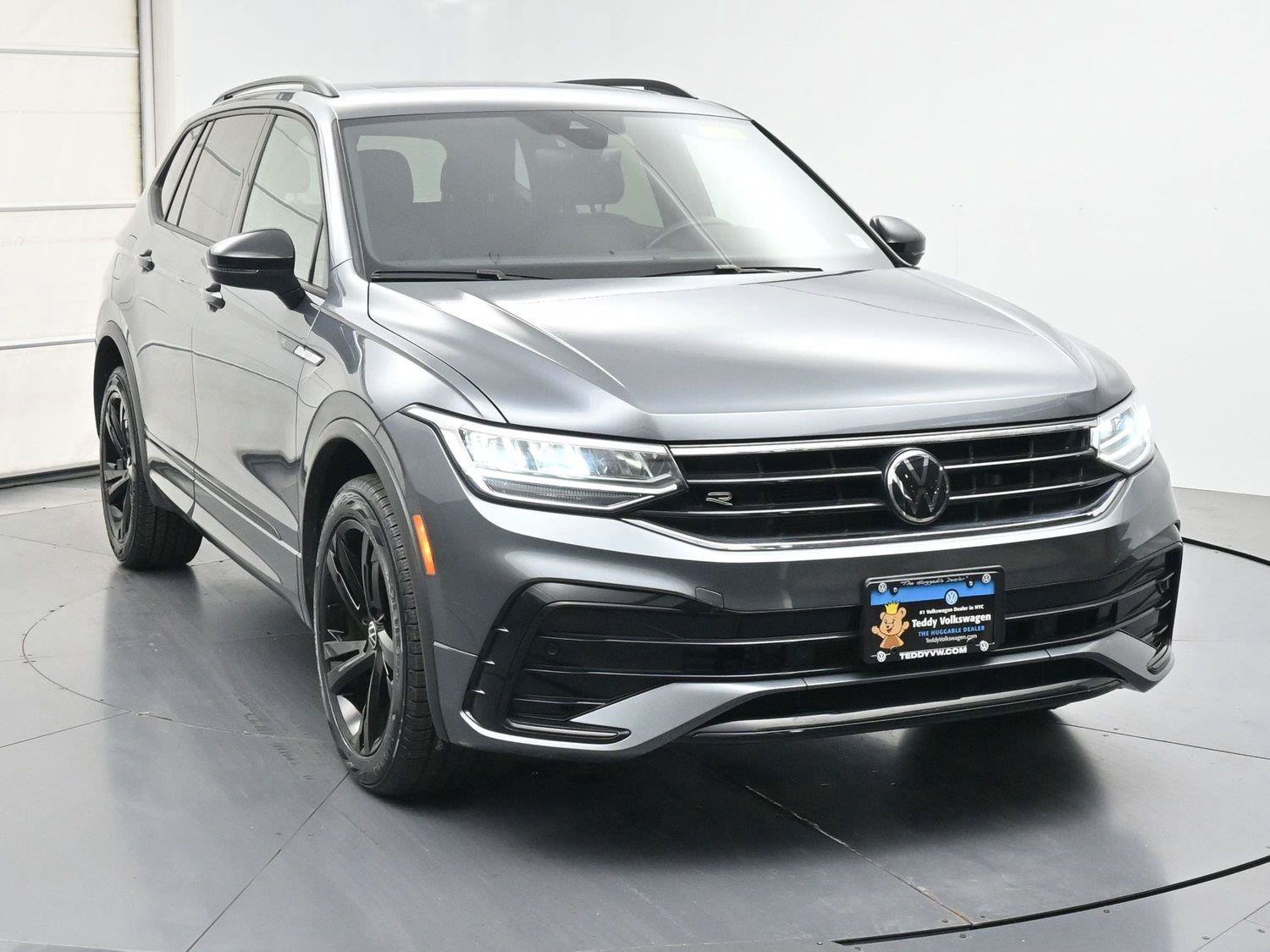 Certified 2023 Volkswagen Tiguan SE R-Line AWD/4WD image 28