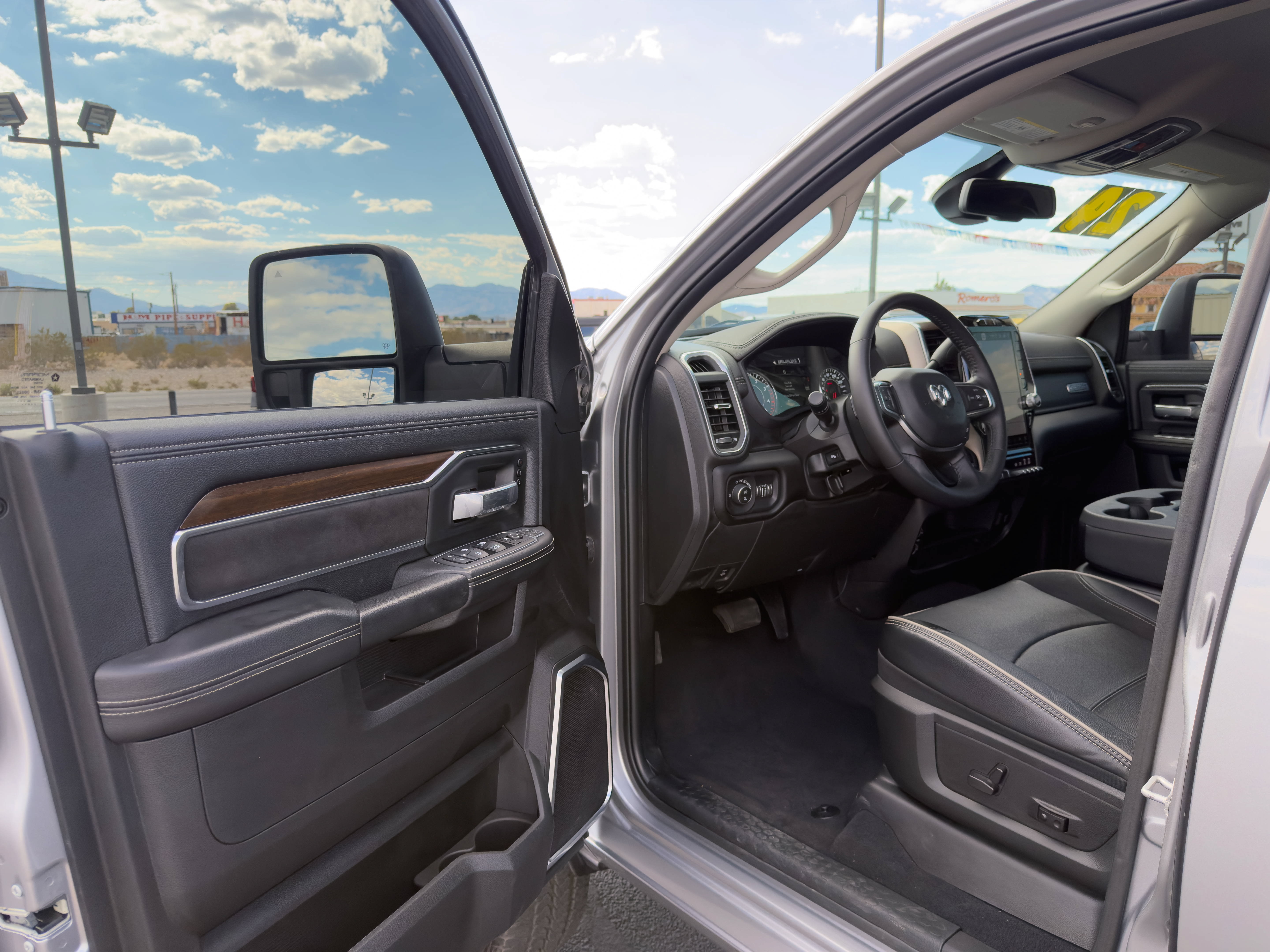 Used 2024 RAM 2500 Laramie AWD/4WD image 10