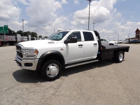 Used 2024 RAM 5500 Tradesman w/ Chrome Appearance Group AWD/4WD image 3