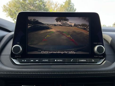 Used 2025 Nissan Rogue SV image 32