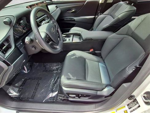 Used 2025 Lexus ES 300h w/ Premium Package FWD image 17