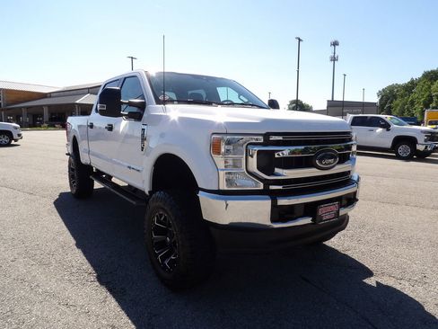 Used 2022 Ford F250 XLT w/ FX4 Off-Road Package AWD/4WD image 11
