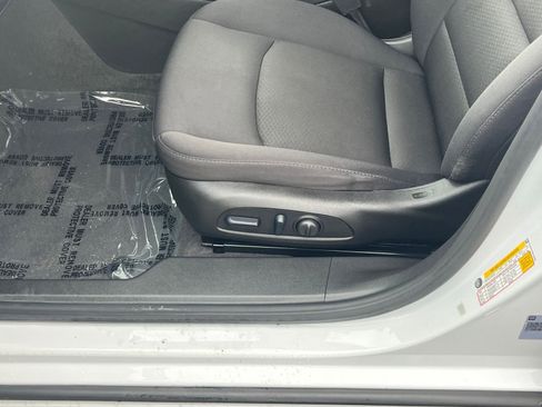 Used 2024 Chevrolet Malibu LT image 22