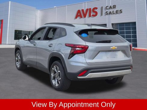 Used 2025 Chevrolet Trax LT w/ LT Convenience Package FWD image 9