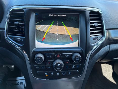 Used 2018 Jeep Grand Cherokee Altitude AWD/4WD image 19