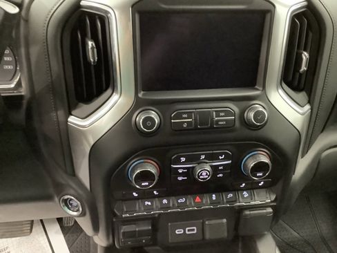 Used 2019 Chevrolet Silverado 1500 RST image 18