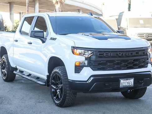 Used 2025 Chevrolet Silverado 1500 Custom Trail Boss w/ Dark Appearance Package image 3