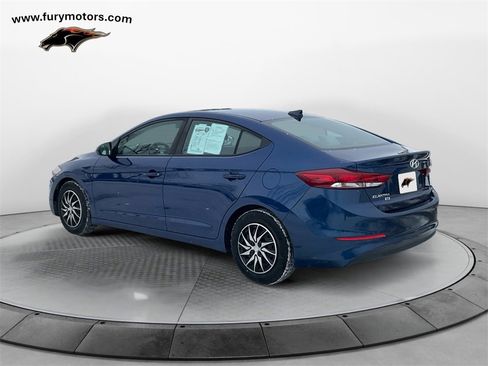 Used 2017 Hyundai Elantra SE image 5