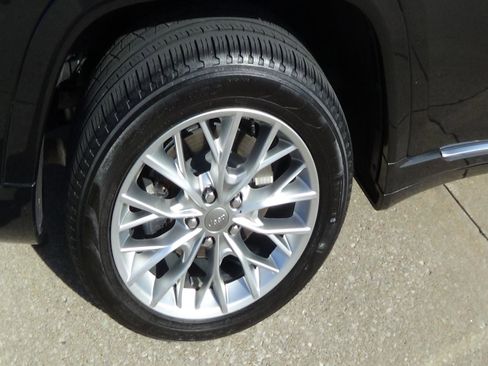 Certified 2024 Jeep Grand Cherokee L Summit w/ Luxury Tech Group V image 11