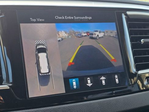 Used 2020 Chrysler Pacifica Touring-L image 30