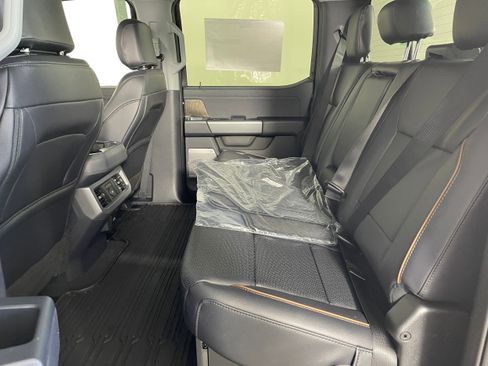 New 2026 Ford F250 Lariat w/ Black Appearance Package image 4