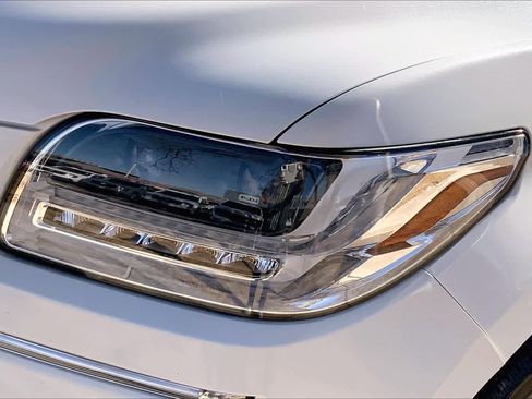 Used 2021 Lincoln Navigator Reserve w/ Luxury Package image 28