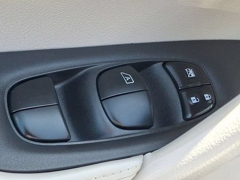 Certified 2022 Nissan Rogue Sport SL w/ Premium Package AWD/4WD image 26