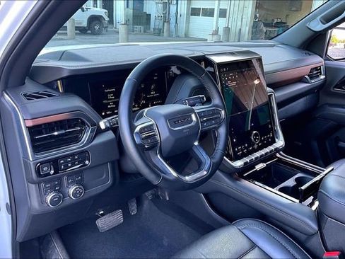 Used 2025 GMC Yukon Denali AWD/4WD image 17