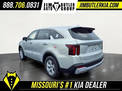 New 2026 Kia Sorento LX FWD image 17