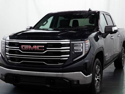 Used 2025 GMC Sierra 1500 SLT RWD image 3