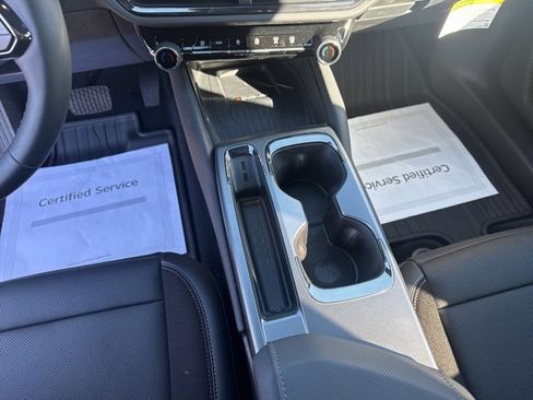 New 2025 Chevrolet Equinox EV RS image 17